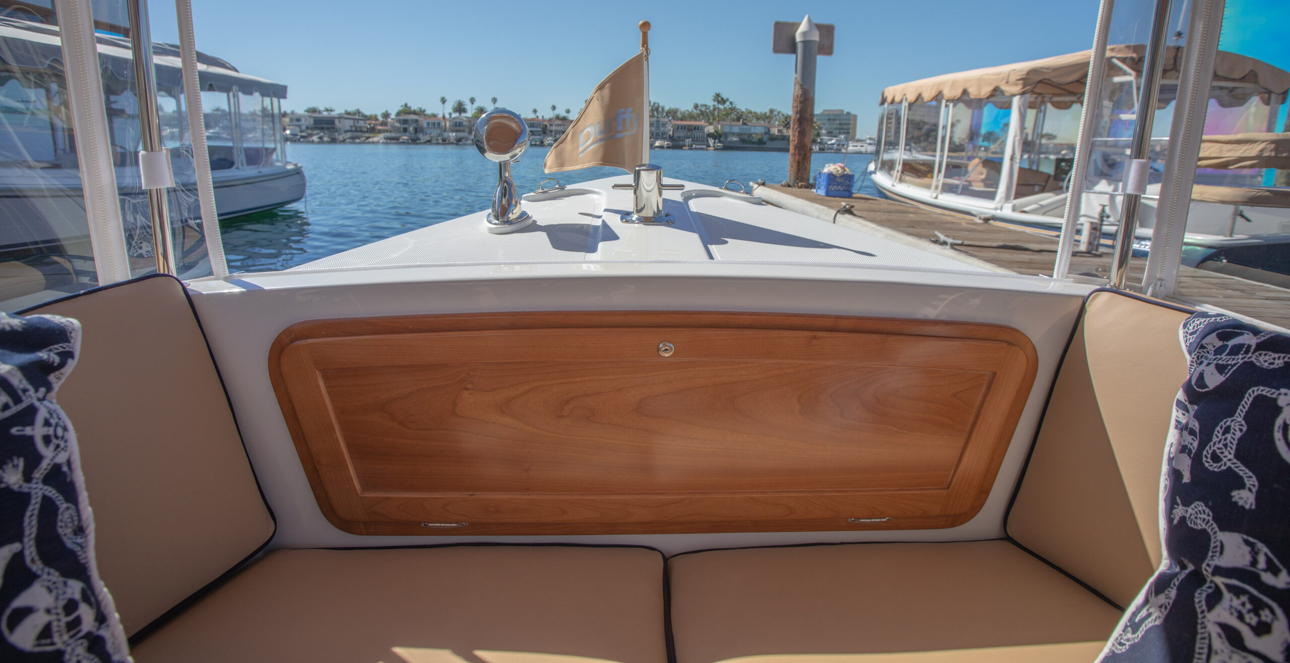 Duffy-Electric-Boats-22Bay-Island-Interior-2021_Med-53