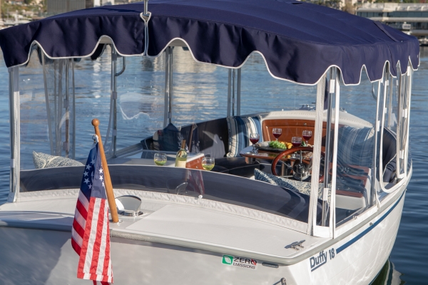 Duffy-Electric-Boats-18-Snug-Harbor-Exterior-5