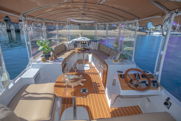 Duffy-Electric-Boats-22Bay-Island-Interior-2021_Med-29-scaled