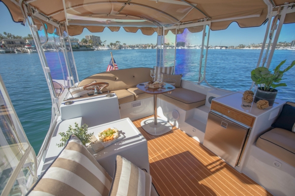 Duffy-Electric-Boats-22Bay-Island-Interior-2021_Med-49-scaled